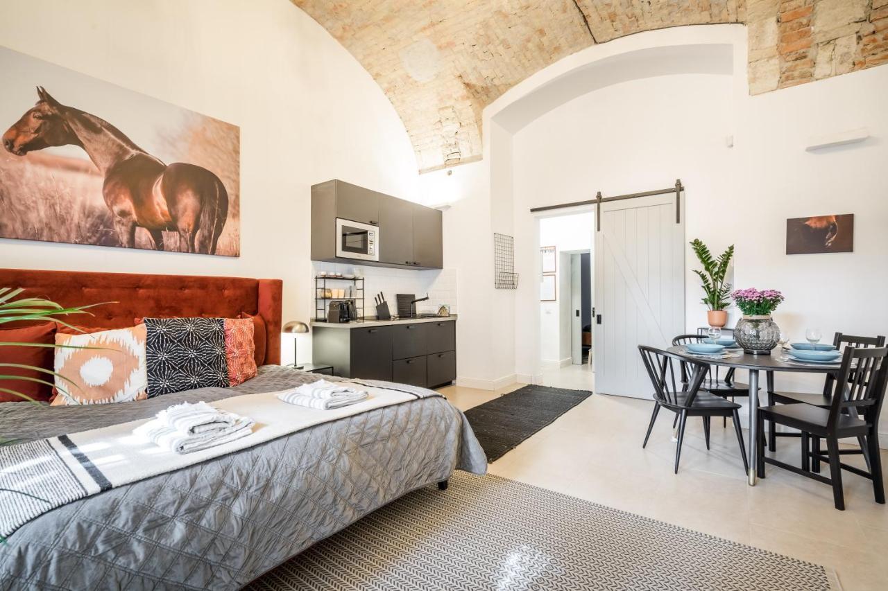 Urban Stable Luxury Apartments 布达佩斯 外观 照片
